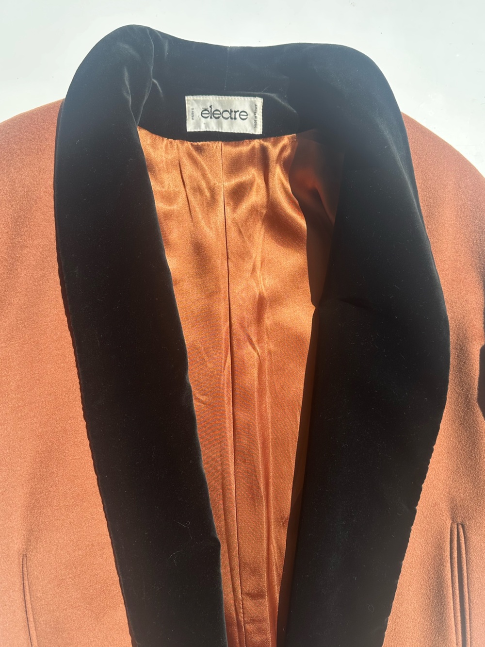 Electre Vintage French Tan Wool Women's Coat with Black Velvet Collar, M-L - Picture 8 of 16
